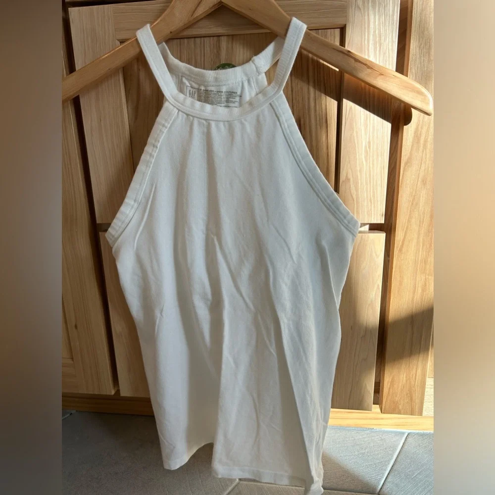 Gap Body white tank - Picture 1 of 3